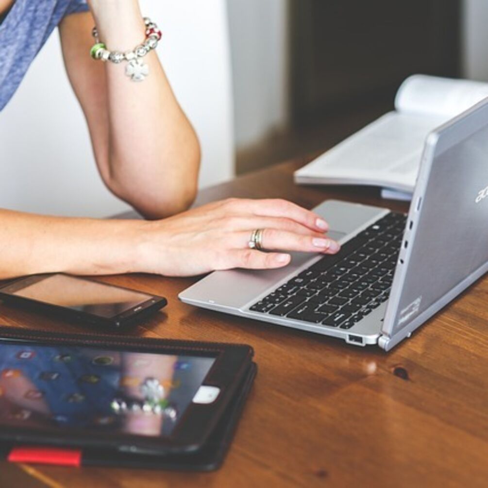 Постоянное использование гаджетов: какая опасность может возникнуть