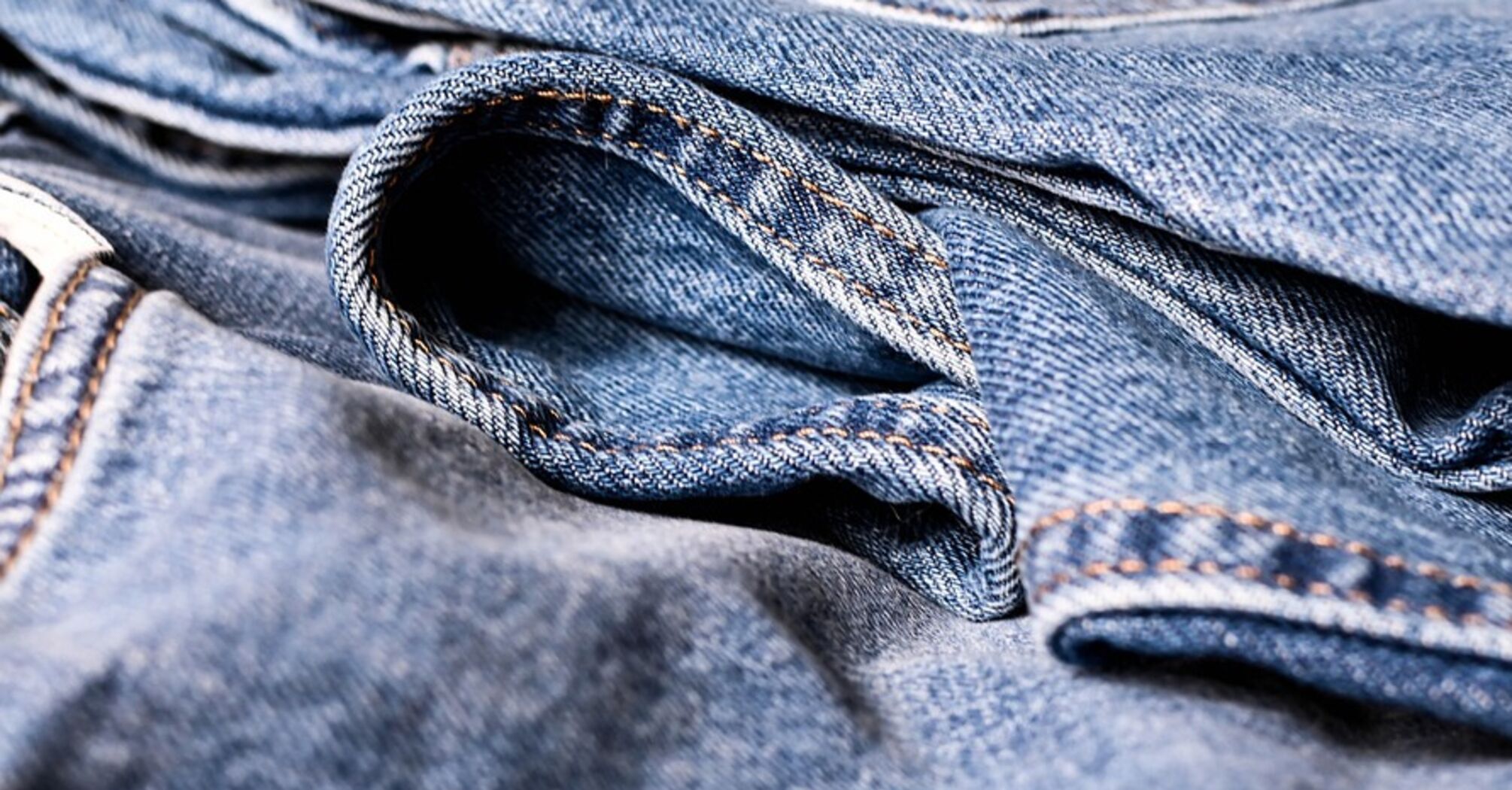 Як вберегти джинси від вицвітання при пранні: прості поради