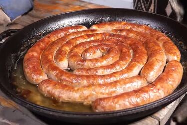 Печеная домашняя колбаса на Пасху: так готовят в селах (видео)