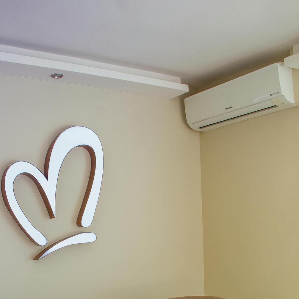 Jak efektywnie i oszczędnie korzystać z klimatyzatora: letnie triki