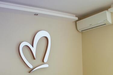 How to use air conditioner more efficiently: summer life hacks