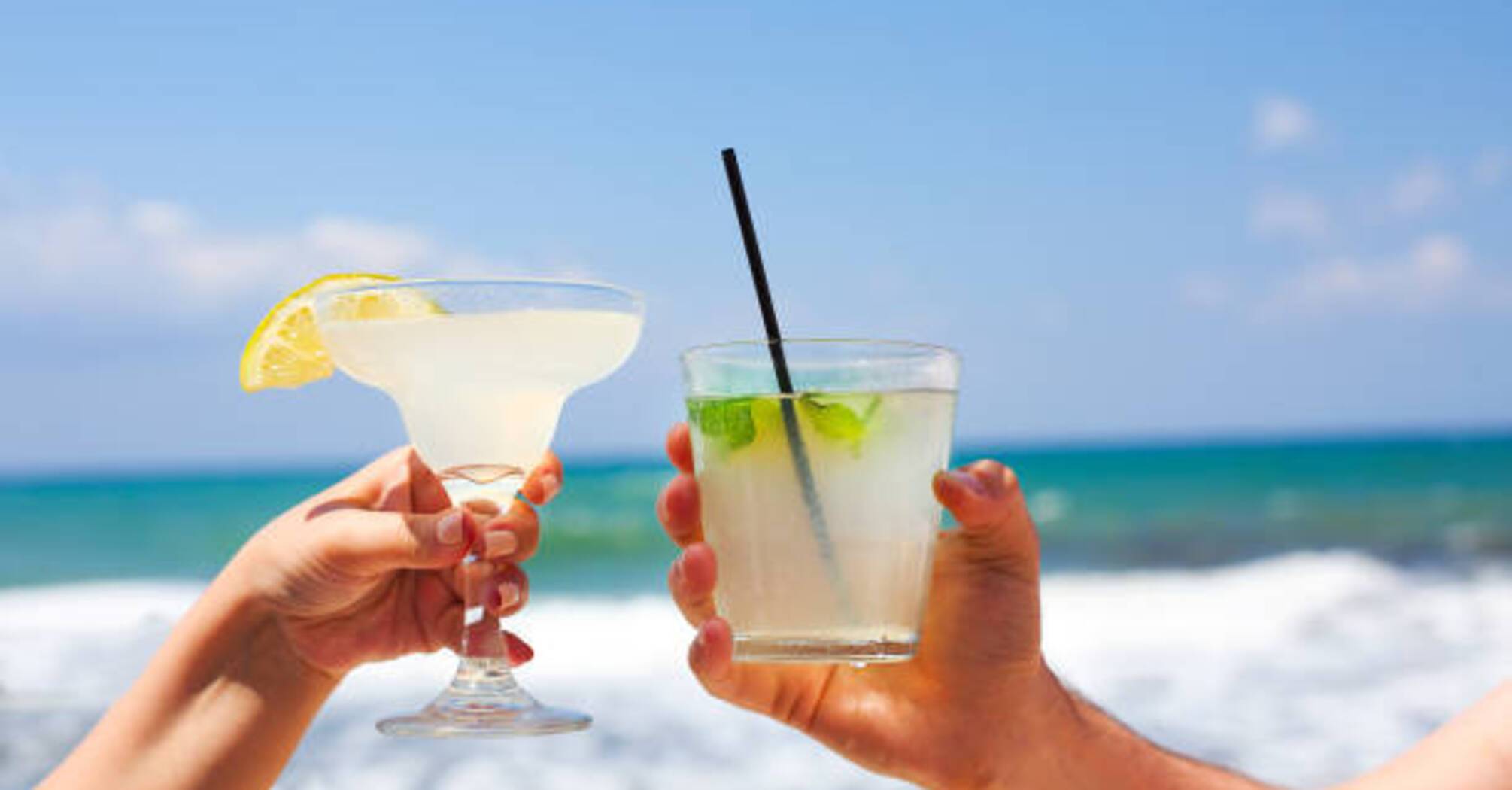 Як зберегти напої прохолодними навіть на пляжі: літні лайфхаки