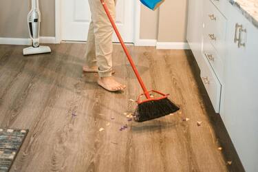 Тайны веника в доме: места, где не следует хранить этот атрибут по древним убеждениям