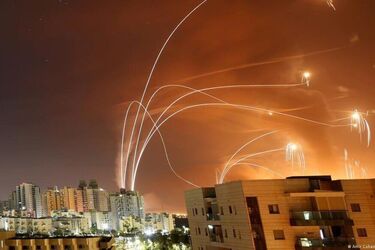 Ночная атака Ирана на Израиль: было запущено более 300 ракет и беспилотников, Нетаньяху готовит ответ (фото, видео)
