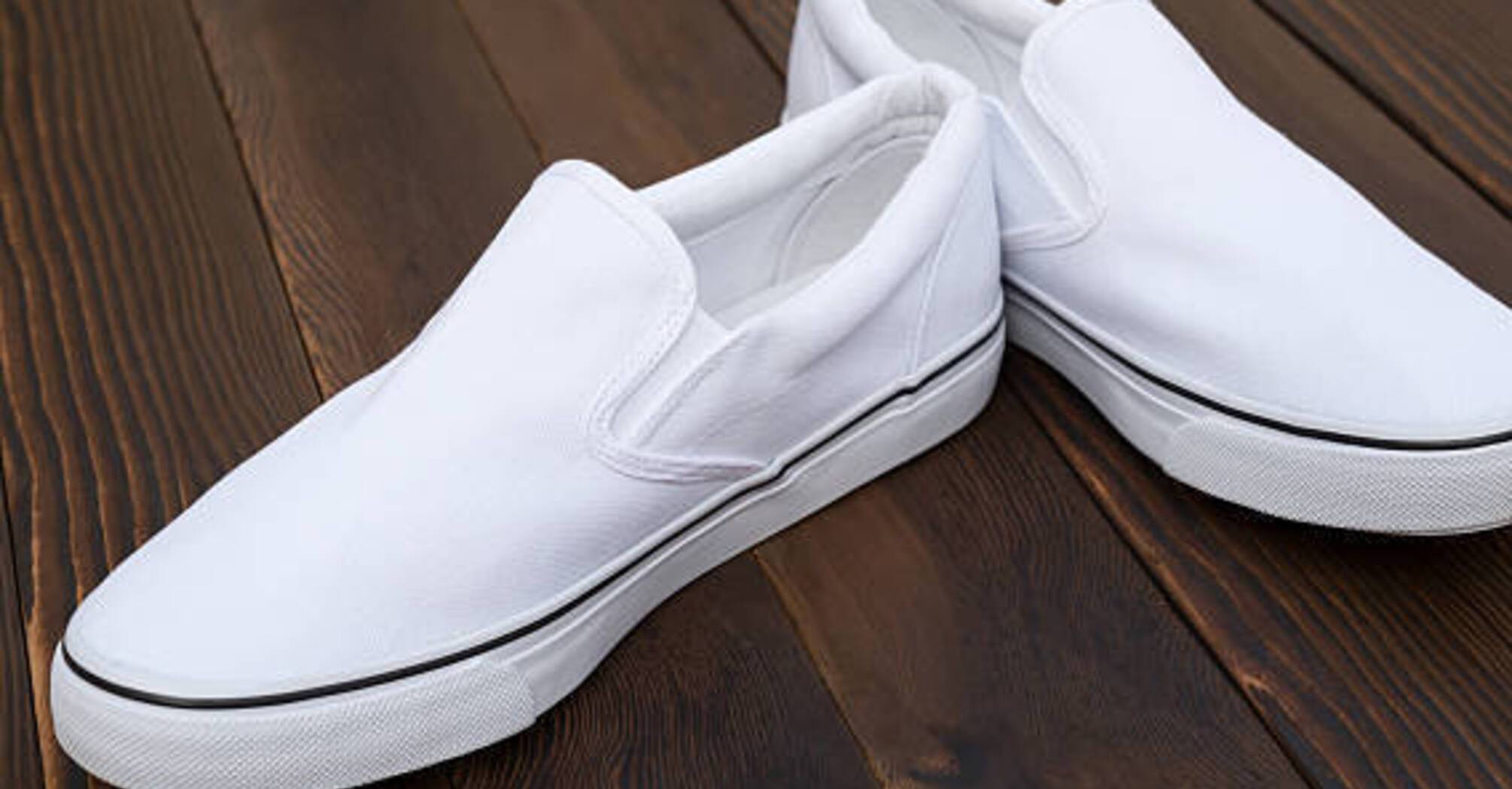 Как быстро и эффективно отчистить белую обувь: 3 практичных лайфхака