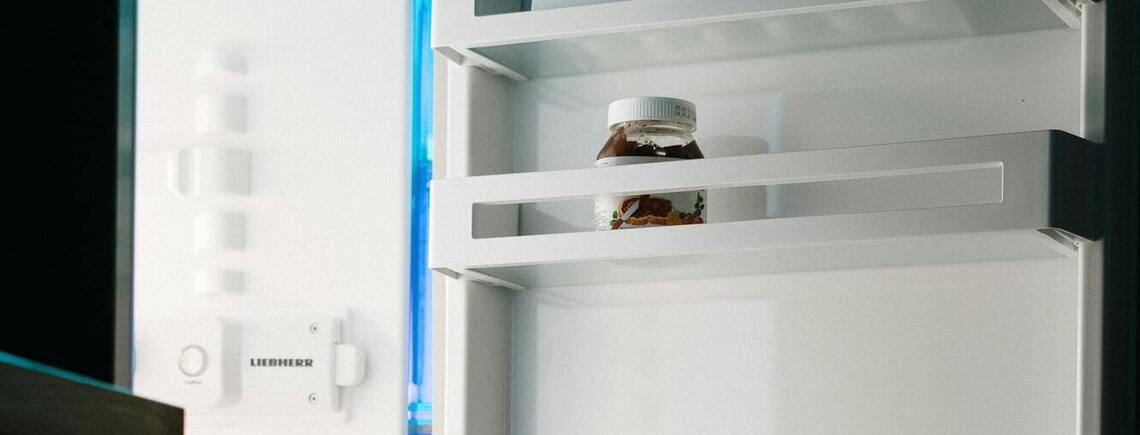 Як позбутись неприємного запаху з холодильника: 3 дієвих способи