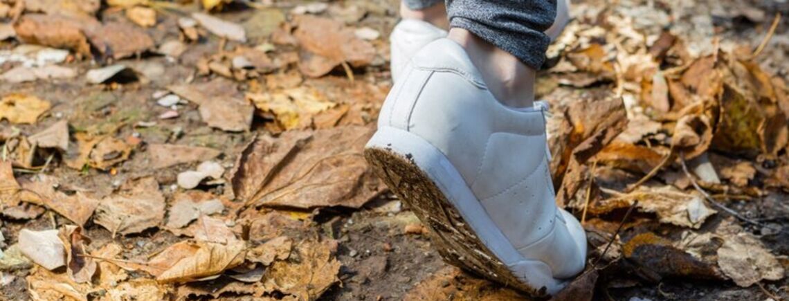 Пожелтевшая подошва любимой обуви станет снова белой: помогут простые средства