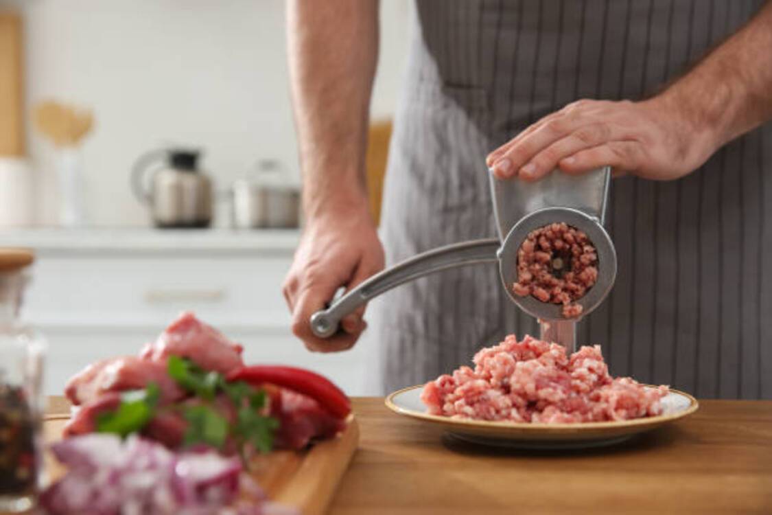 Jak wyczyścić maszynkę do mięsa po użyciu: 3 przydatne triki