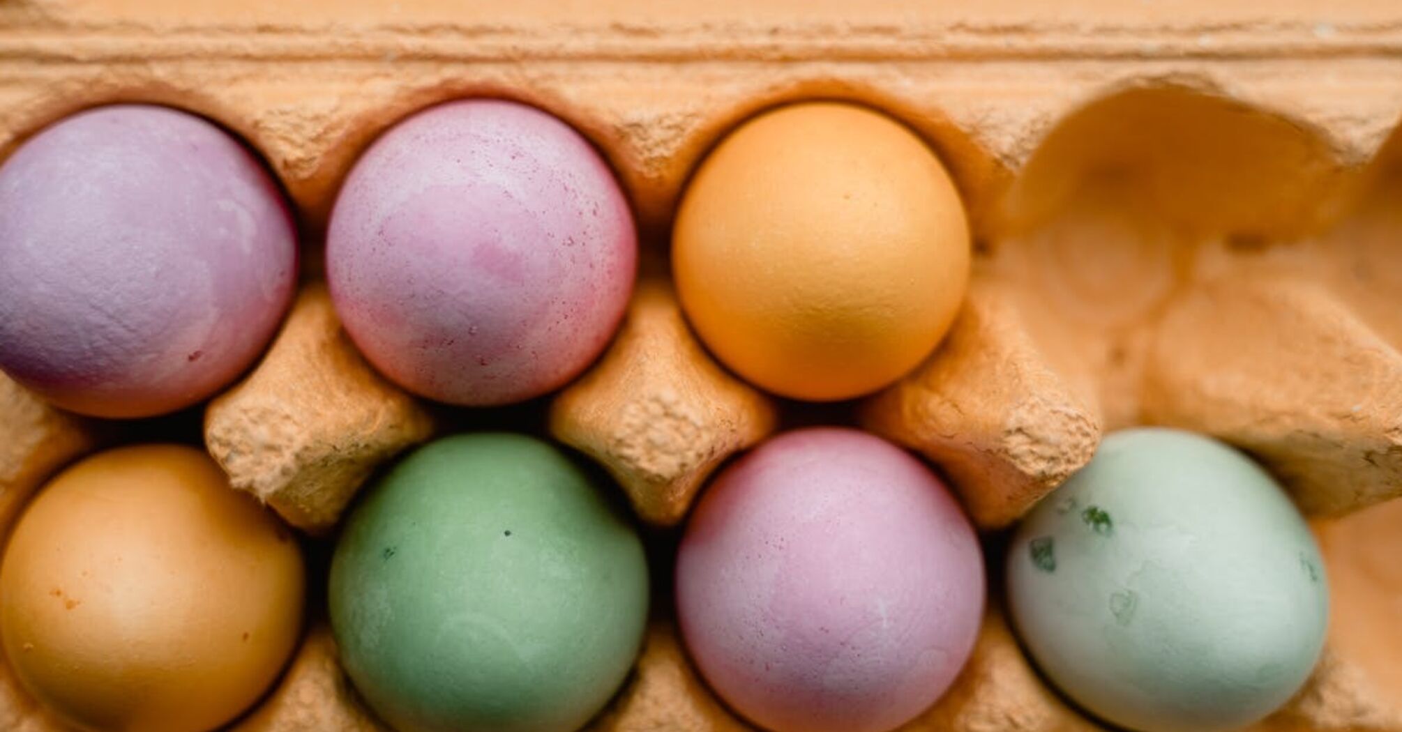 Фарбуймо яйця на Великдень у зелений та салатовий кольори: лише натуральні барвники