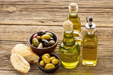 Чому не можна вживати оливкову олію регулярно та у великих кількостях