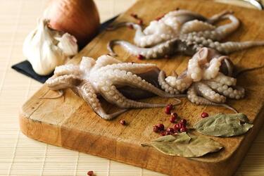 Скільки потрібно варити кальмара, щоб він вийшов ніжним