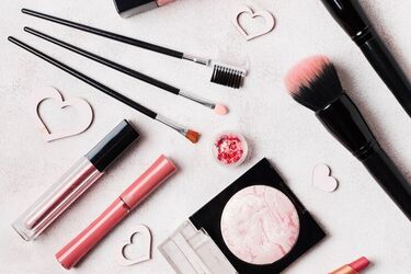 Bags under the eyes will disappear in a flash: a life hack from a makeup artist to help you cope with the problem