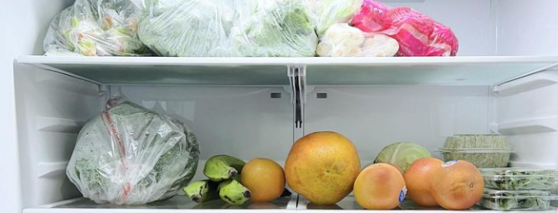 Як правильно зберігати продукти в холодильнику: правила розміщення на поличках
