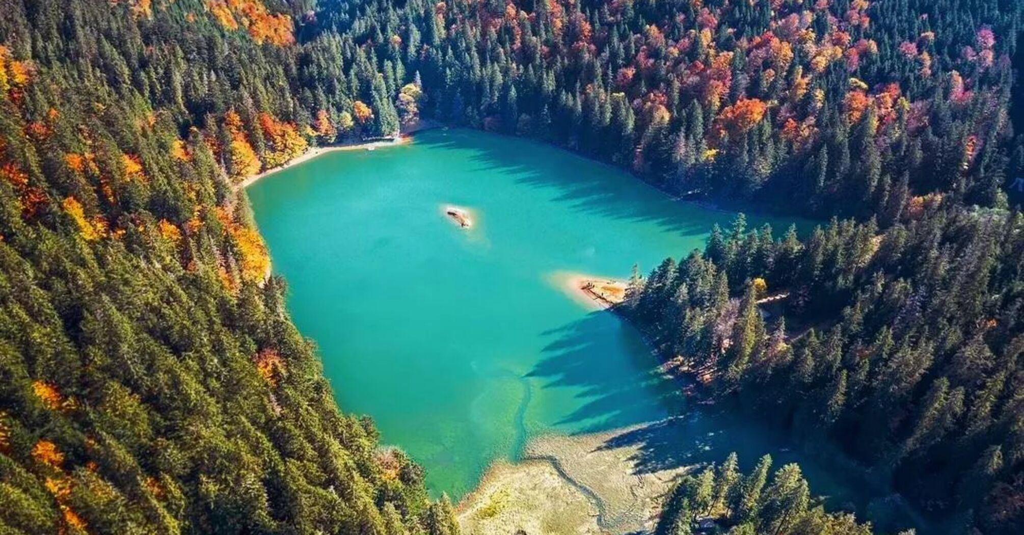 Скільки коштує відпочинок біля найкрасивіших озер України. Відпустка стає реальнішою