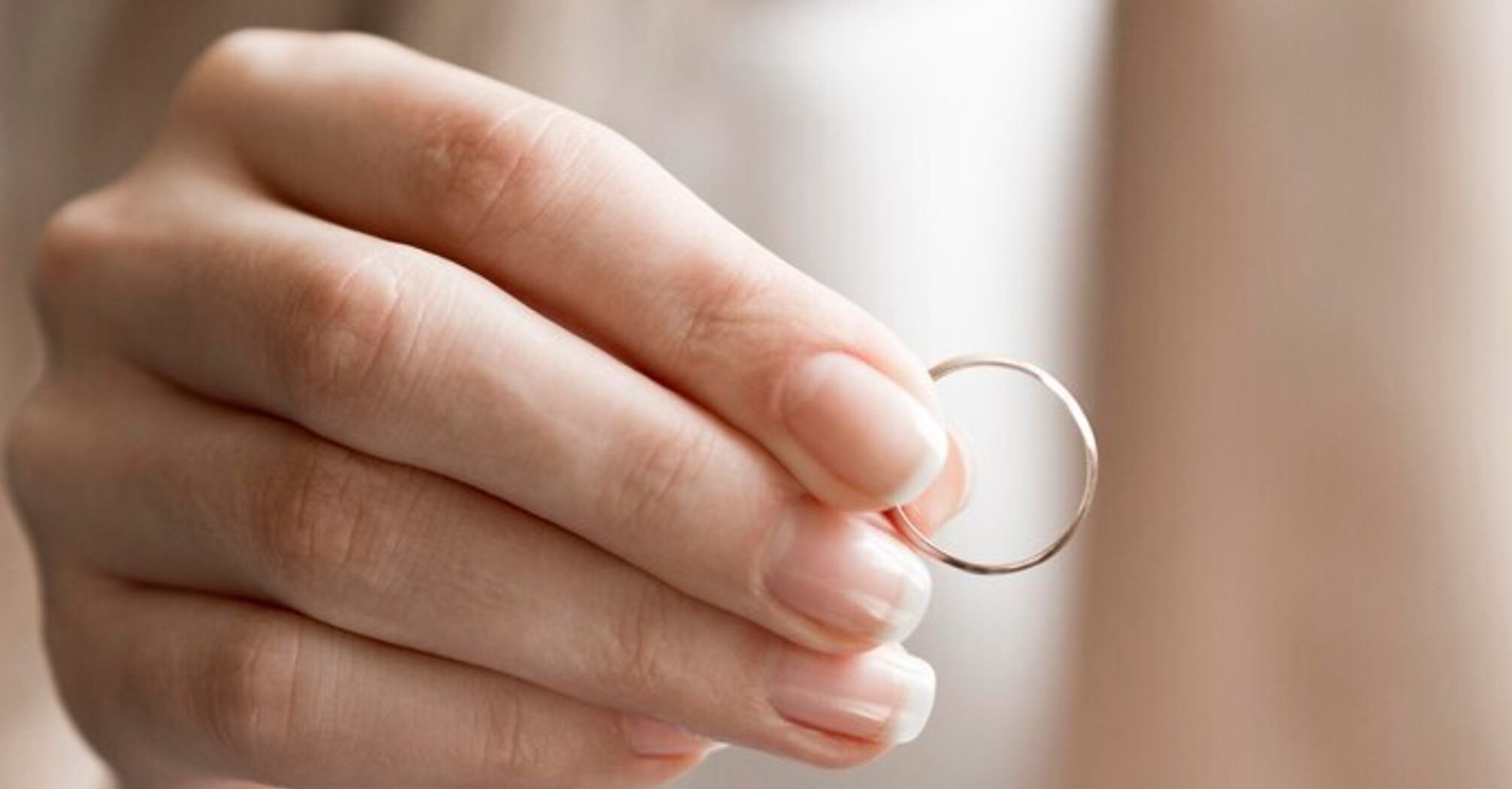 Почему запрещено хранить обручальное кольцо после развода и что с ним лучше сделать: народные приметы