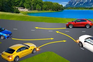 Как разъехаться четырем автомобилям на нетипичном перекрестке: хитрый тест по ПДД