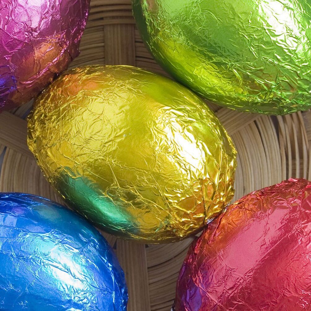 Яйця у фользі: оригінальний спосіб створити яскраві крашанки до Великодня