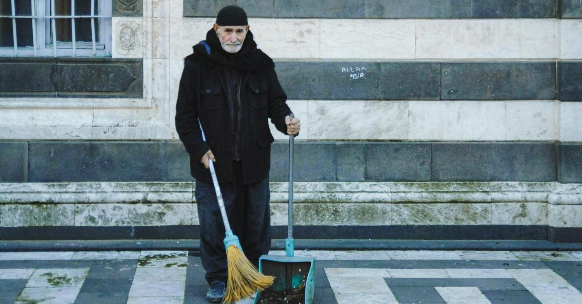 Кому не подойдет работа уборщиком: что нужно знать о преимуществах и недостатках