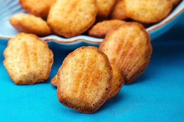 Delicate Madeleine cookies: perfect for tea