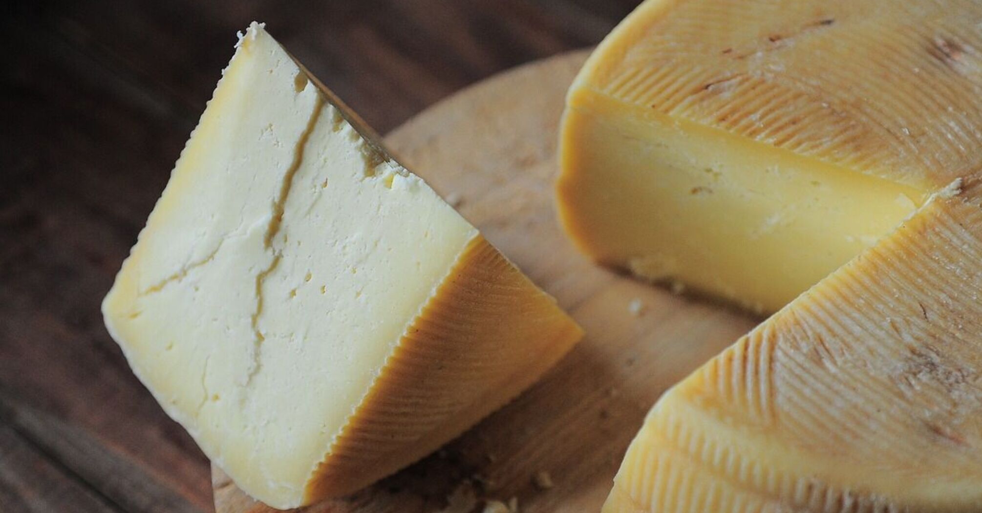 Не спішіть класти у кошик: як швидко оцінити якість сиру перед покупкою