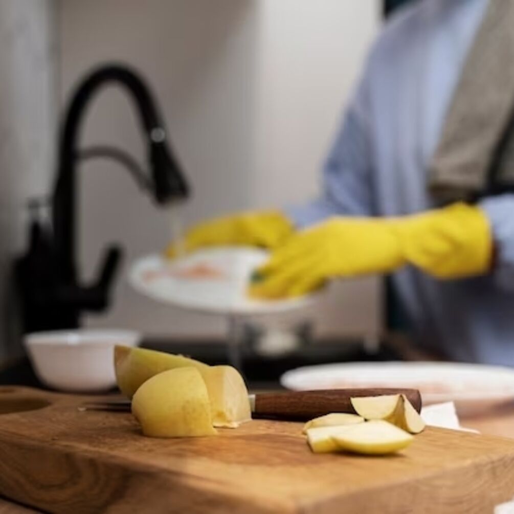How to reduce the amount of cleaning in the kitchen: several useful life hacks
