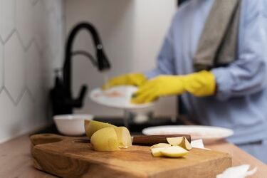 How to reduce the amount of cleaning in the kitchen: several useful life hacks