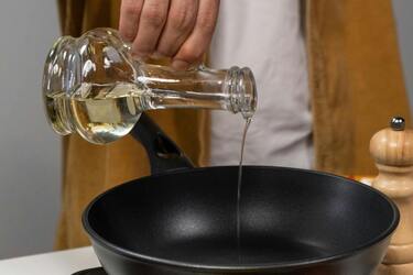 Storage of sunflower oil