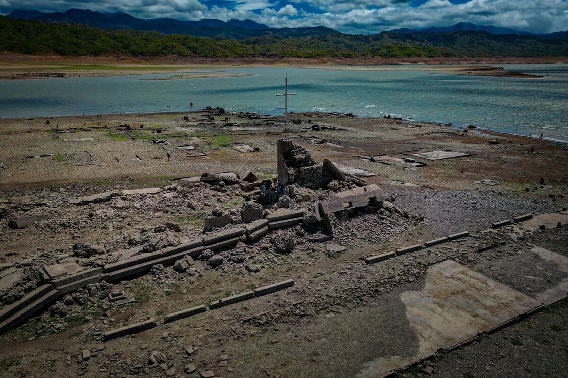 Засуха помогла: на Филиппинах обнаружили руины древнего затопленного города Пантабанган (фото)