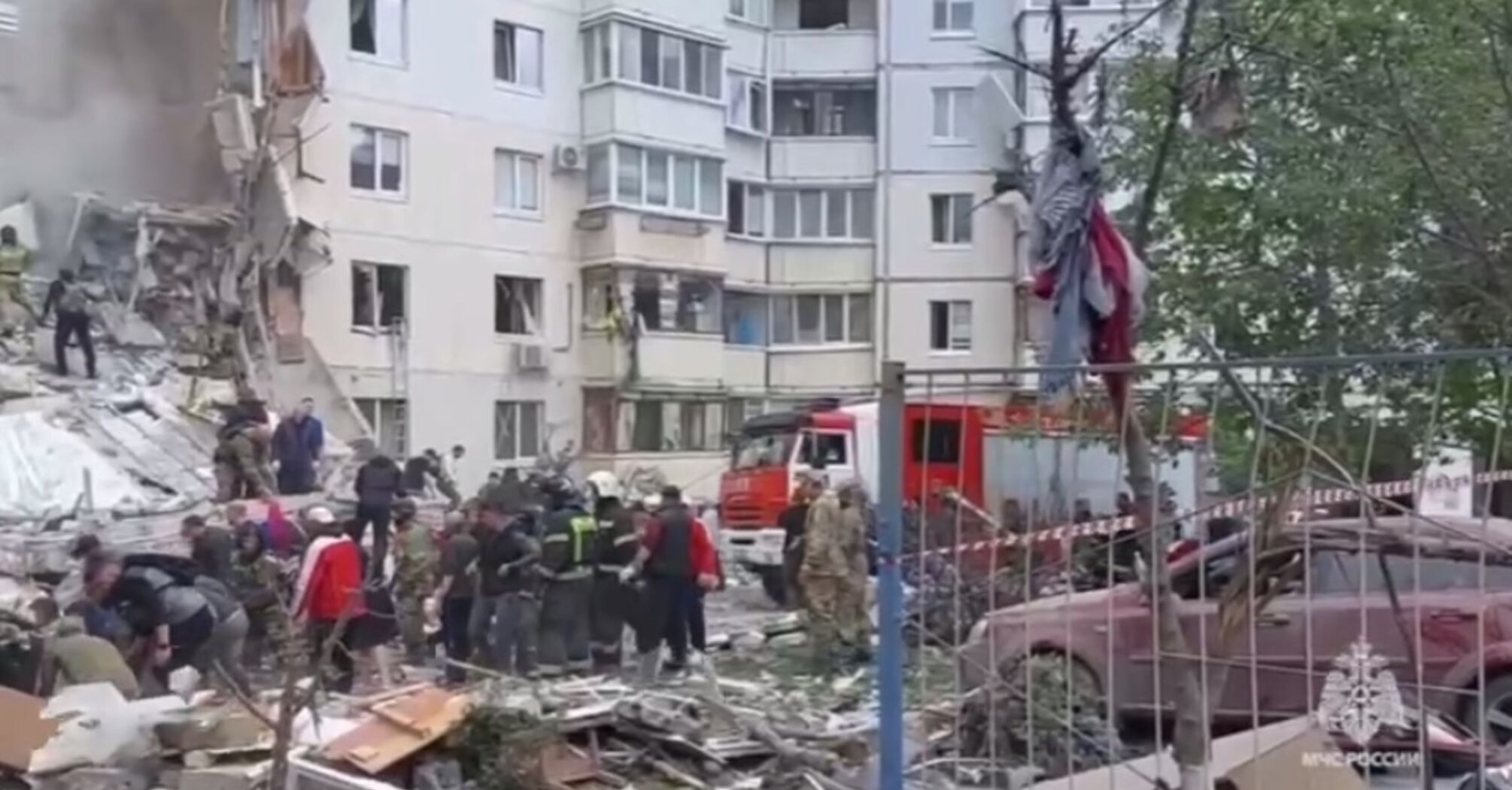 В Белгороде обрушился подъезд жилого дома: в минобороны рф признались, что виновно российское ПВО (видео)