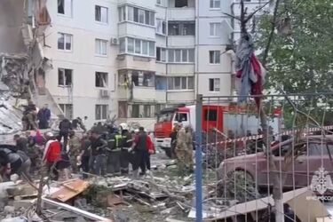 В Белгороде обрушился подъезд жилого дома: в минобороны рф признались, что виновна российская ПВО (видео)