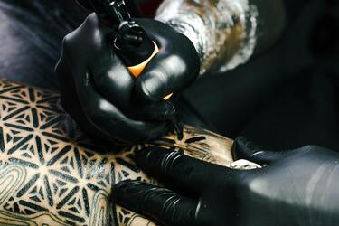 It is better not to get a tattoo in the summer: experts name the risks