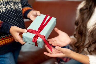 What are the five things that are strictly forbidden to give as gifts because they attract negativity: folk signs and superstitions