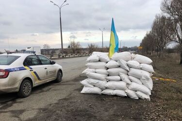 Які документи мають бути при особі, яка перетинає блокпост в Україні: відповідь юриста