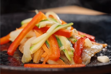 Baked fish with vegetables: the healthiest way to cook