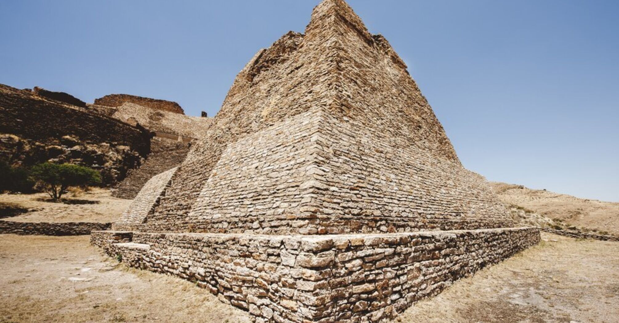 Невже таємницю пірамід розкрито: нове дослідження відкриває методи перевезення гігантських каменів