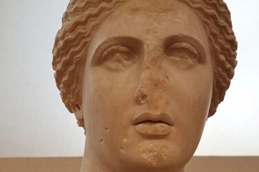 Чому більшість античних статуй не мають носів: неочікувана відповідь вчених