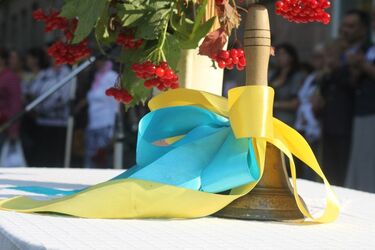 Останній дзвоник чи дзвінок: як правильно говорити українською