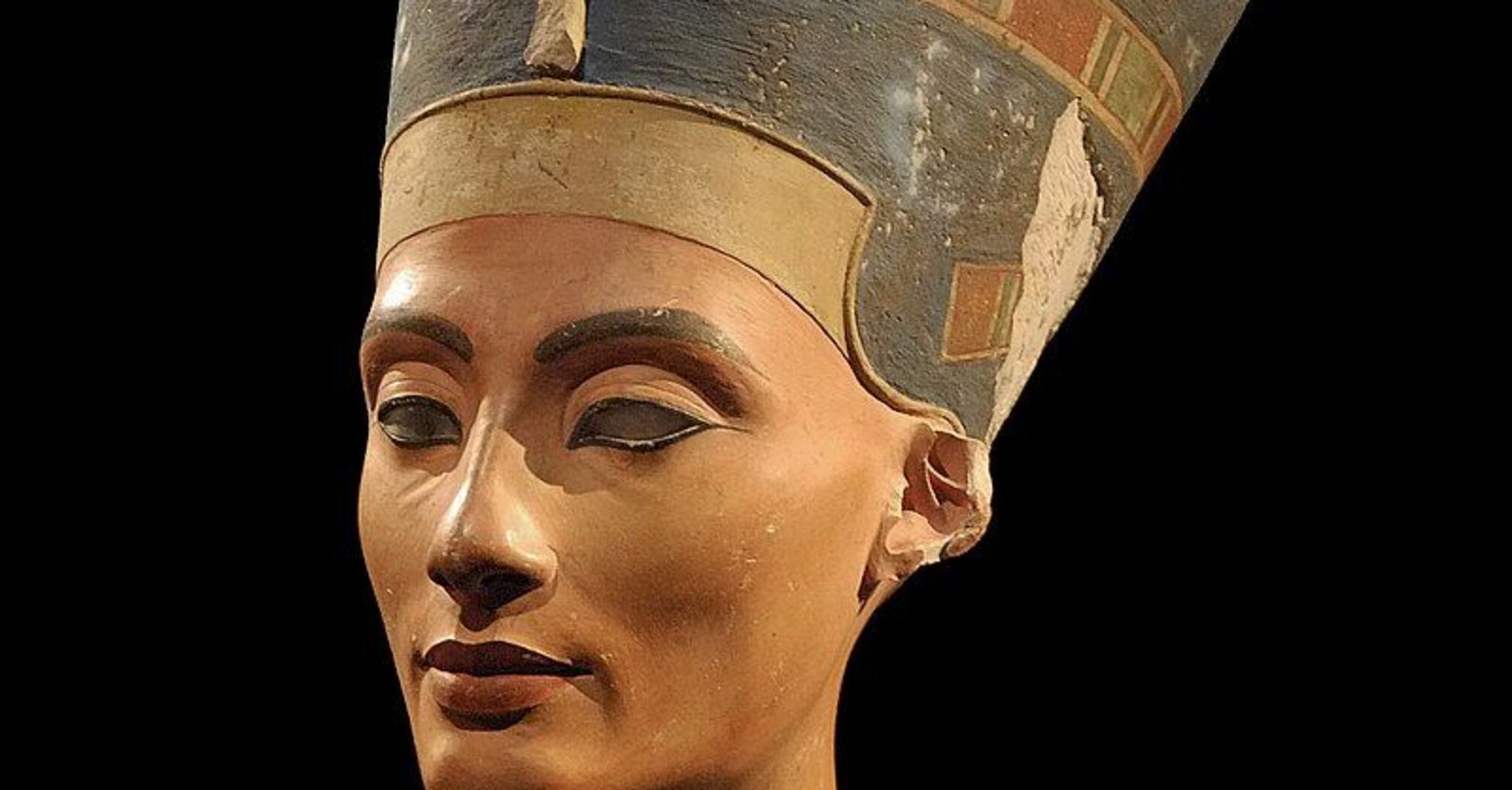 Тайна Нефертити: ученые узнали, как египетская правительница очаровывала всех своей красотой
