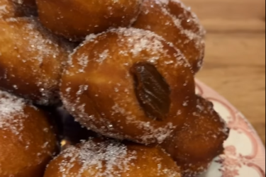 Recipe for super soft, fluffy donuts with a filling