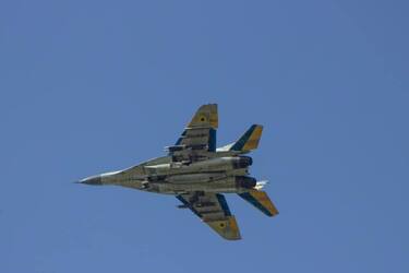 'Целая охапка помощи': появились кадры украинского МиГ-29, который несет сразу пять новейших американских бомб