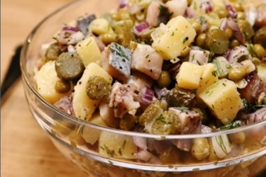 Пасхальный салат с селедкой, который понравится всем