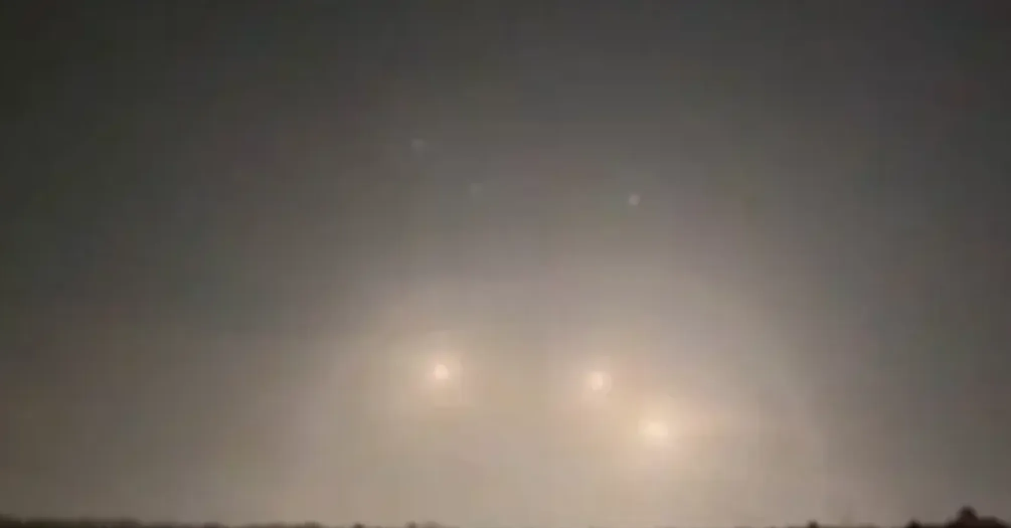 Вибухи в Криму поблизу Керченського мосту: окупанти заявили про пошкодження двох поромів (відео)