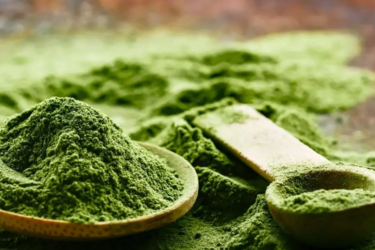 Почему не стоит спешить употреблять хваленые зеленые порошки-добавки