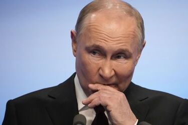 Кремль пытается подкупить элиты, но боится народного недовольства