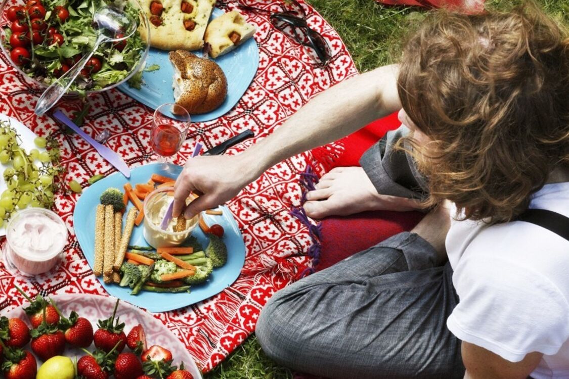 Что взять с собой на пикник, чтобы было вкусно, здорово и безопасно