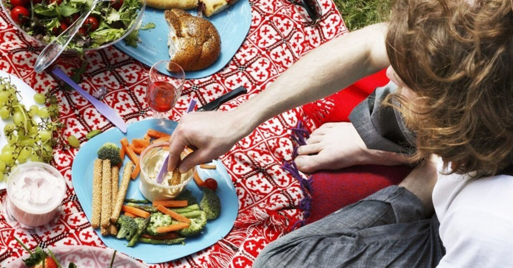 Що взяти з собою на пікнік, щоб було смачно, здорово і безпечно