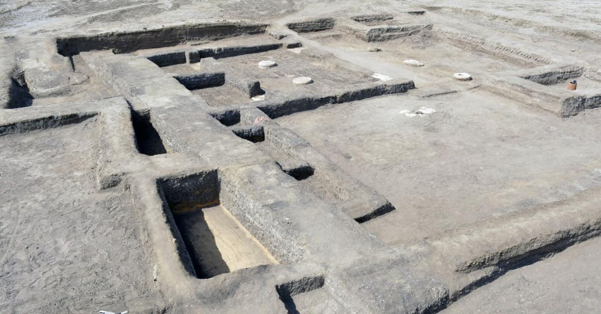 Археологи обнаружили в пустыне 3500-летний египетский королевский дом (фото)
