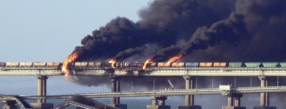 Испугалась удара: россия перестала поставлять вооружение на фронт по Крымскому мосту