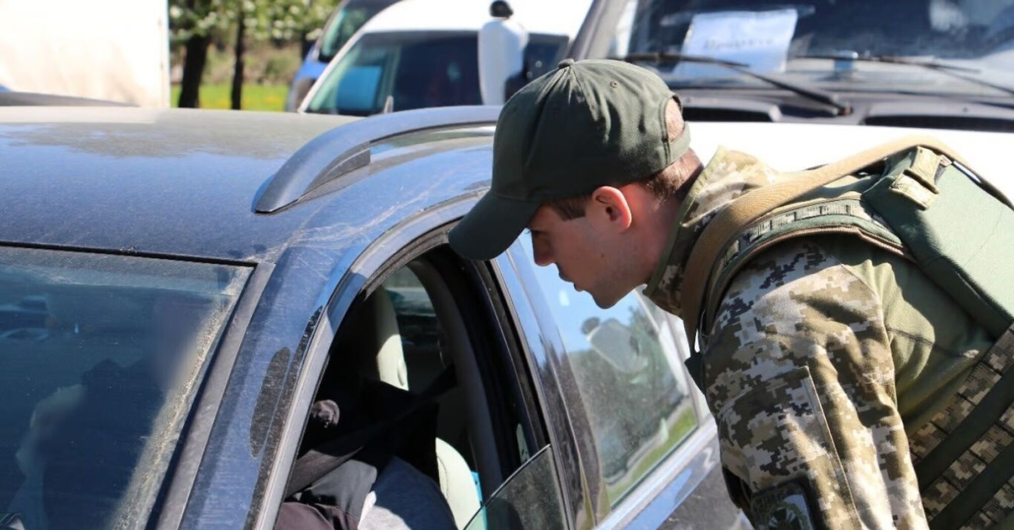 Правила пересечения границы: какие пять категорий украинцев могут выехать без военного билета