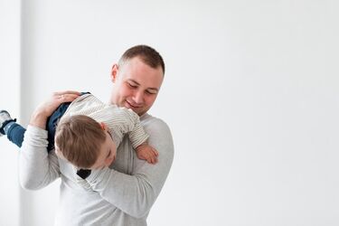 День отца 2024: как красиво поздравить папу с праздником